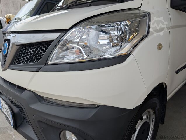 Transporter mit Kipper PIAGGIO PORTER NP6  1.5 CHAS 265 LR CNG METANO