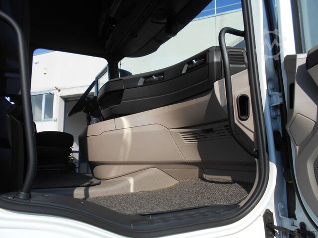 Standard tractor unit DAF XG 480
