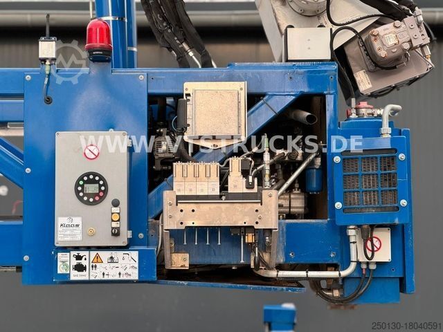 Truck-mounted crane van MITSUBISHI Fuso Canter 9C18 Klaas Dachdeckerkran