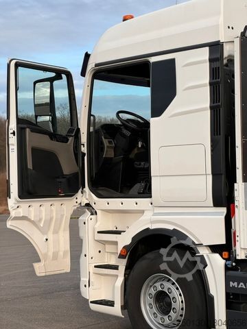 Autokran MAN TGX TG3 26.510 HMF Kran 5020K RCS + JIB