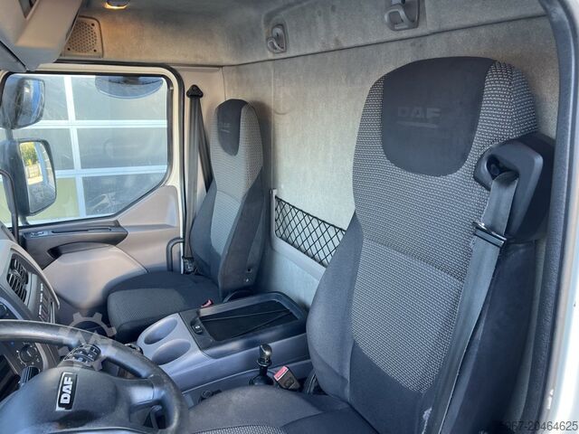 Curtain-sided truck DAF LF 230