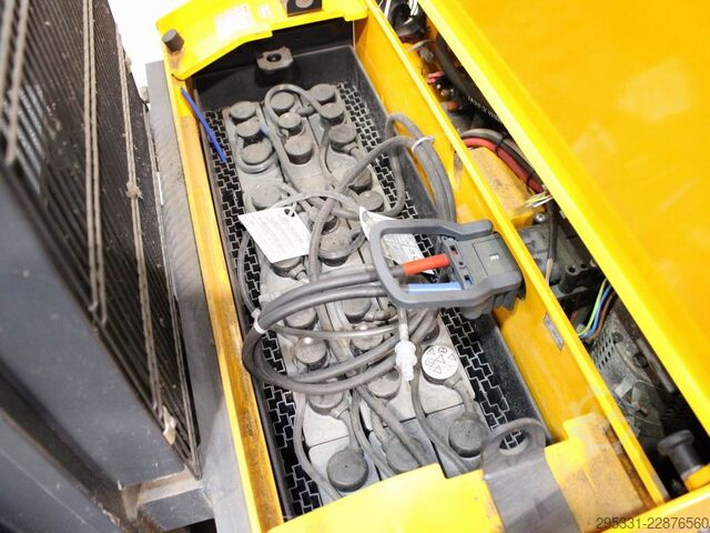 Electric 4-wheel forklift Carer A 80-900X