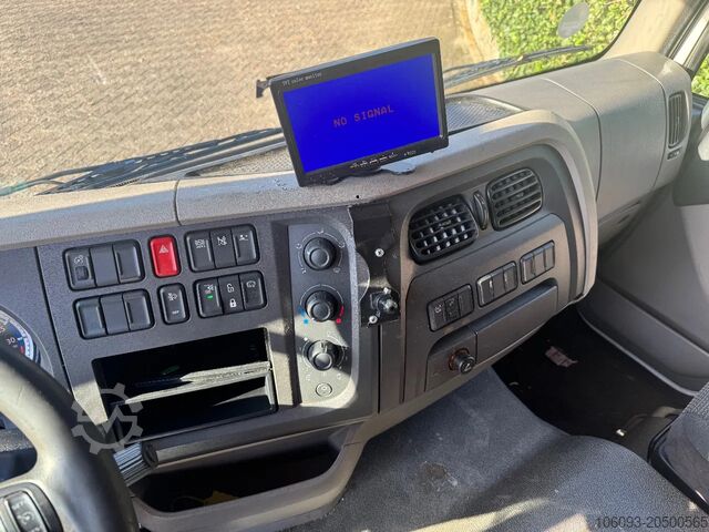 Suitcase DAF LF 180 Bakwagen met slaapcabine