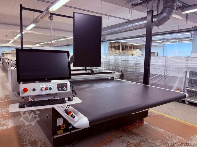 Fabric cutting machine - high end CNC Lectra Vectorfashion VT-FA-Q2-72 Automatic CNC