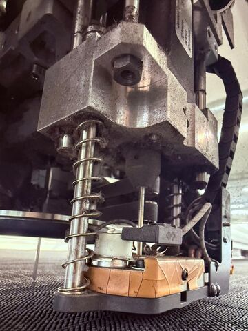 Fabric cutting machine - high end CNC Lectra Vectorfashion VT-FA-Q2-72 Automatic CNC