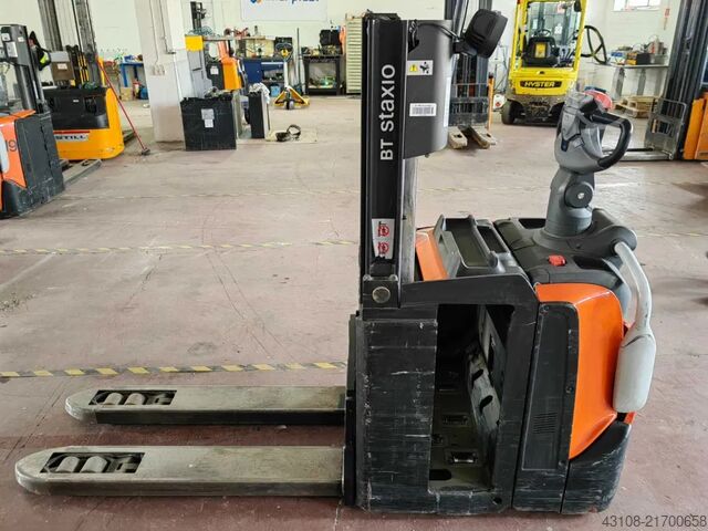 Pallet stacker TOYOTA SPE200DN
