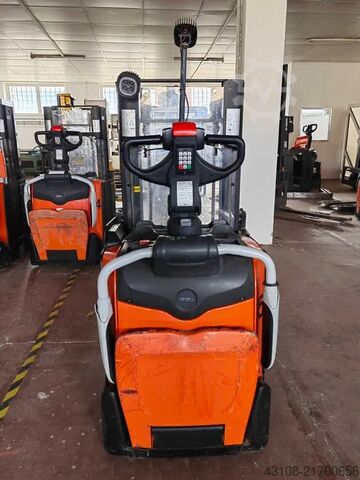 Pallet stacker TOYOTA SPE200DN