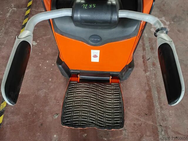 Pallet stacker TOYOTA SPE200DN