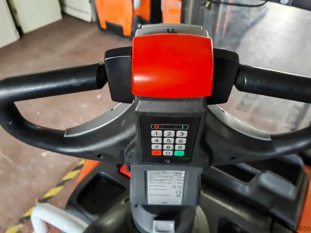 Pallet stacker TOYOTA SPE200DN