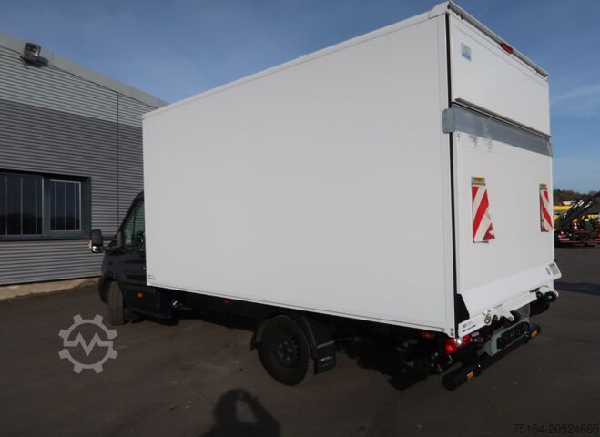 Transporter mit Koffer Ford Transit