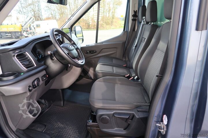 Transporter mit Koffer Ford Transit
