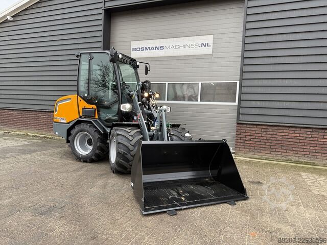 GIANT G2700 HD+ with cab mini loader NEW GIANT G2700 HD+ met cabine minishovel NIEUW