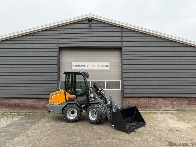 GIANT G2700 HD+ with cab mini loader NEW GIANT G2700 HD+ met cabine minishovel NIEUW