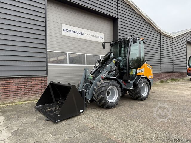 GIANT G2700 HD+ with cab mini loader NEW GIANT G2700 HD+ met cabine minishovel NIEUW