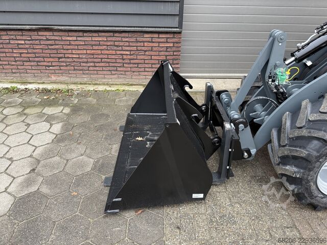 GIANT G2700 HD+ with cab mini loader NEW GIANT G2700 HD+ met cabine minishovel NIEUW