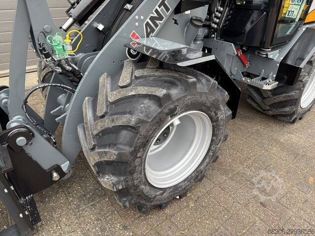 GIANT G2700 HD+ with cab mini loader NEW GIANT G2700 HD+ met cabine minishovel NIEUW