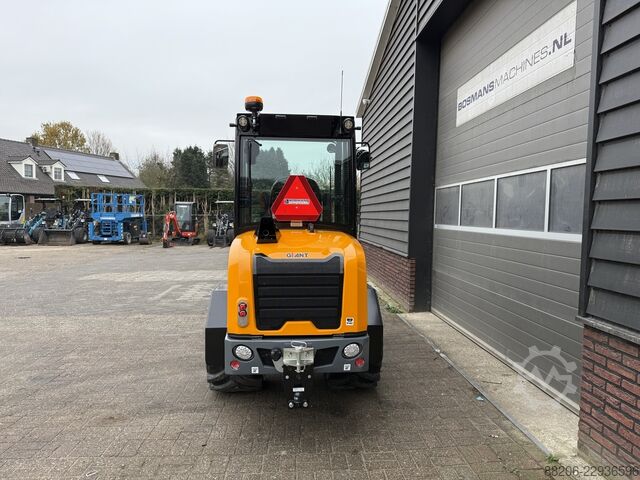 GIANT G2700 HD+ with cab mini loader NEW GIANT G2700 HD+ met cabine minishovel NIEUW