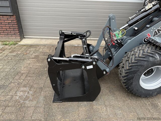 Giant Pelican Bucket Agri 140 cm GIANT Pelikaanbak Agri 140cm
