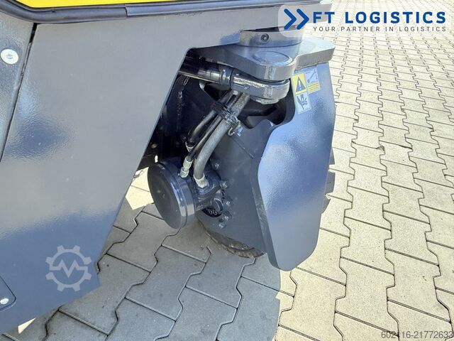 4-way forklift Combilift CB4500 GAS TRIPLEX 6400 FORK POSITIONER