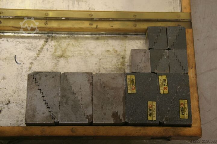 Universal clamping pad set in a wooden box AMF amf 6500 H