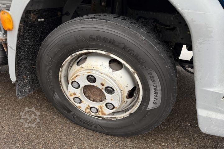 Flatbed truck with tarp DAF LF 220 108 4x2 Blache