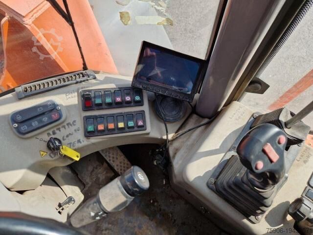 Wheel loader Hitachi LX170E