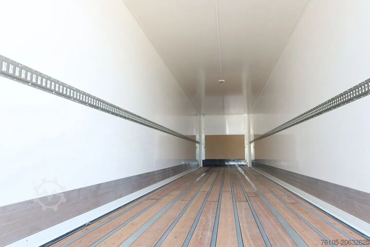 Box body Wielton 3 Asser. Gesloten met Dhollandia klep 2500 kg L...