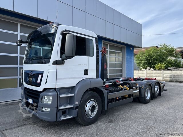 Roll-off tipper truck MAN TGS 26.470