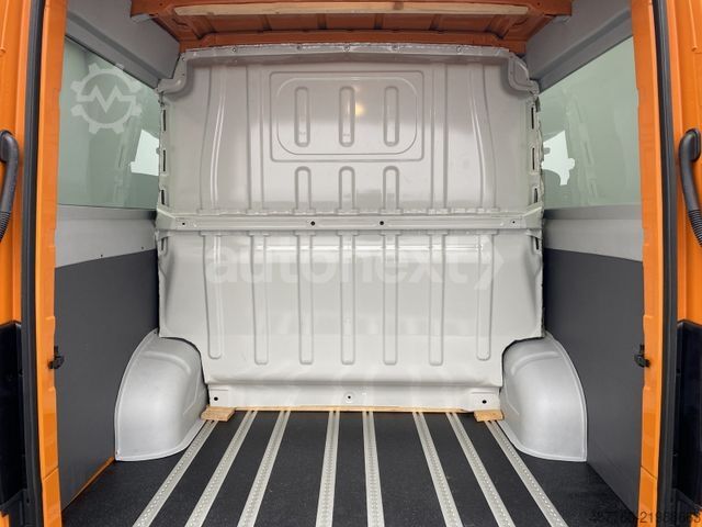 Minibus VOLKSWAGEN Crafter 30 TDI *TOP ZUSTAND* 1.HAND+9-SITZE (082