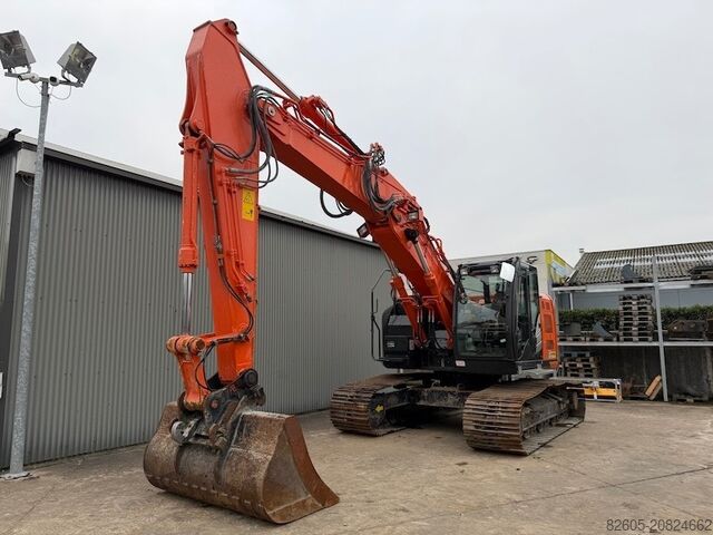 Raupenbagger Hitachi ZX 225 US LC-6