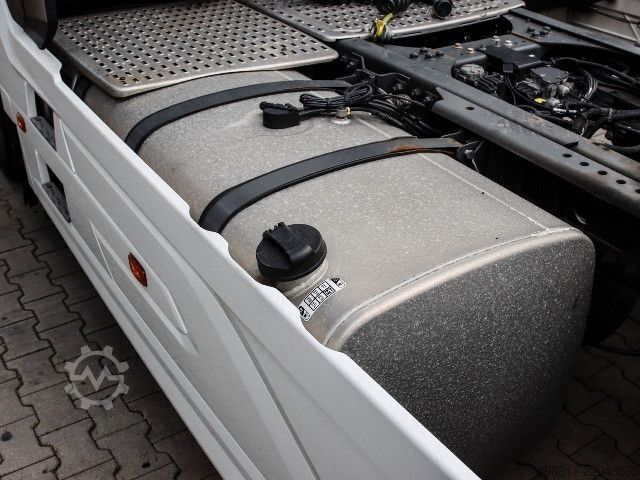Standard tractor unit DAF XG 480 FT +INTARDER + 2TANK + ROOF AIR CO + SKIRTS