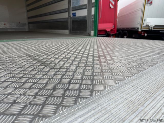 Box truck MERCEDES-BENZ ATEGO 1223 L / LBW 2,0 t / KAMERA / TÜRE / 6,1 m