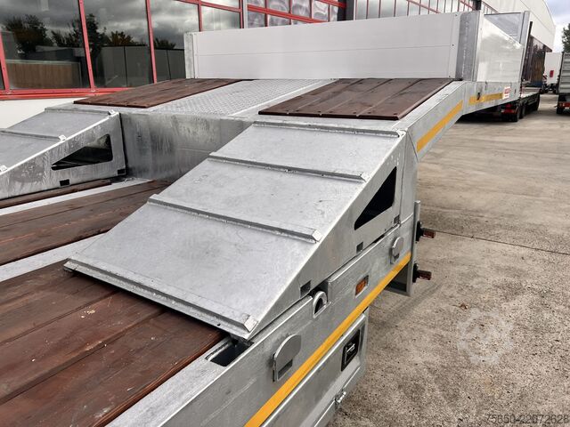 Low loader semitrailer Möslein ST 3  3 Achs Satteltieflader neu