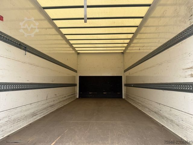 Transporter mit Koffer MAN TGL