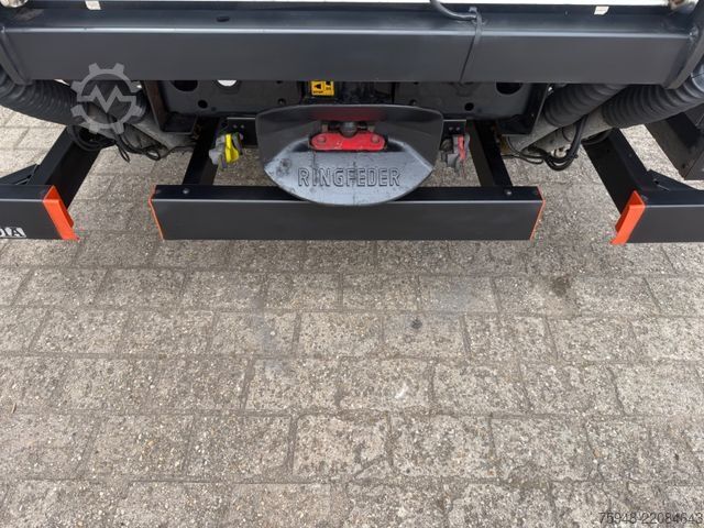 Transporter mit Koffer MAN TGL