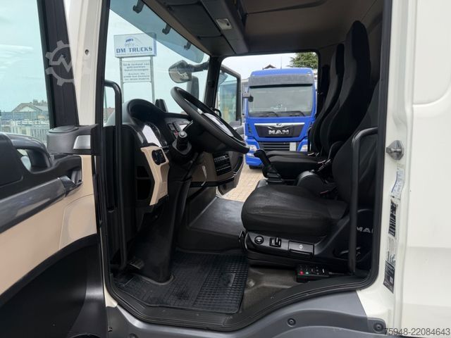 Transporter mit Koffer MAN TGL