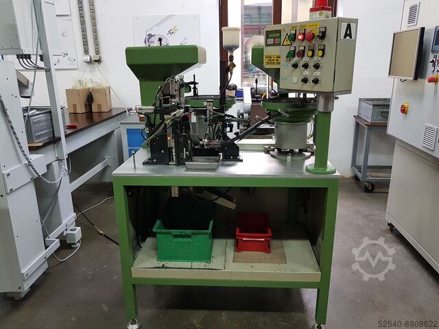 Threaded parts assembly machine