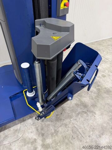 Automatic pallet wrapper with film pre-stretch Lantech Q 300 XT ( 3893 )