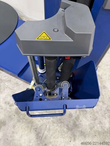 Automatic pallet wrapper with film pre-stretch Lantech Q 300 XT ( 3893 )