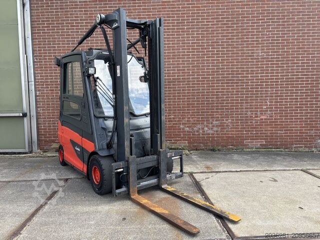 Electric 4-wheel forklift Linde E30L-01