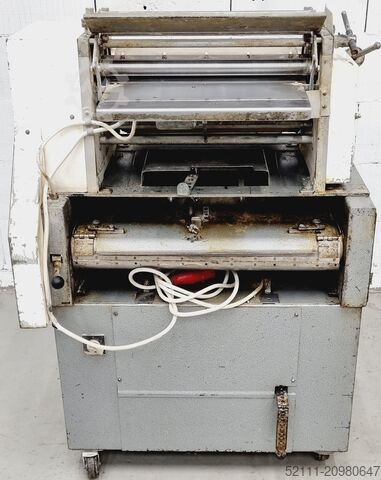 Croissant shaping machine Universum HWM 50/70