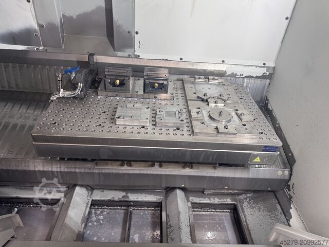 Vertical machining center Deckel Maho DMC 835V