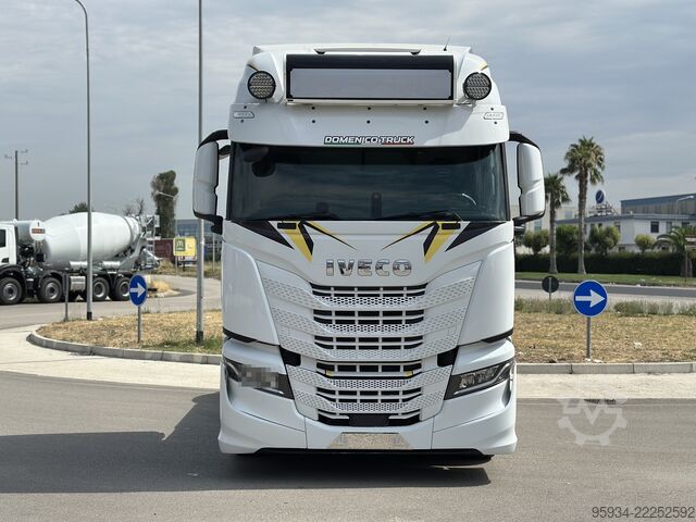 Standard tractor unit Iveco S-WAY 570