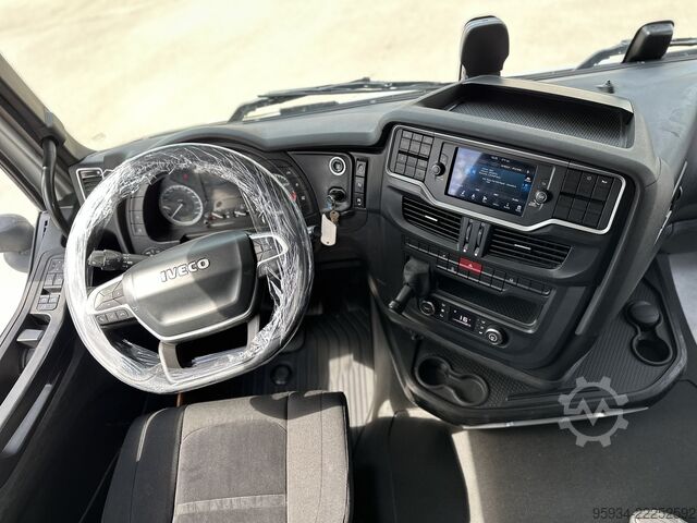 Standard tractor unit Iveco S-WAY 570