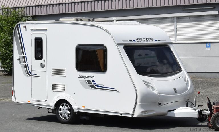 Wohnwagen SPRITE Super 390 mit Mover und Vorzelt