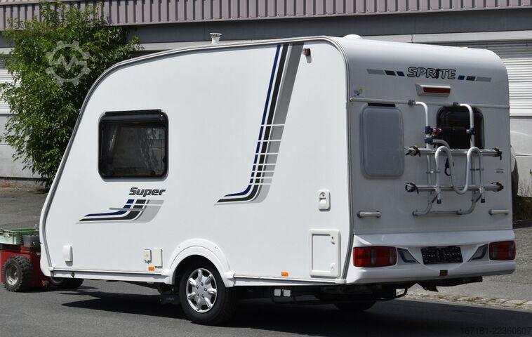 Wohnwagen SPRITE Super 390 mit Mover und Vorzelt