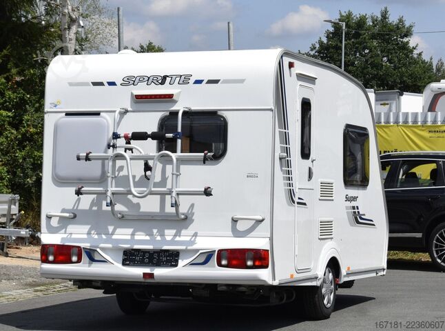 Wohnwagen SPRITE Super 390 mit Mover und Vorzelt