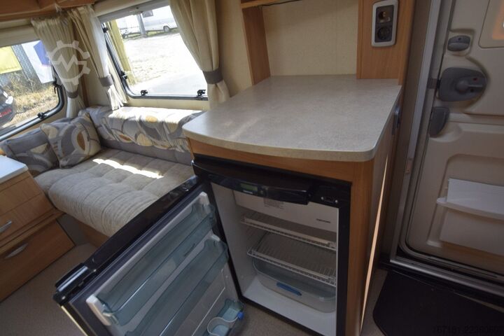 Wohnwagen SPRITE Super 390 mit Mover und Vorzelt