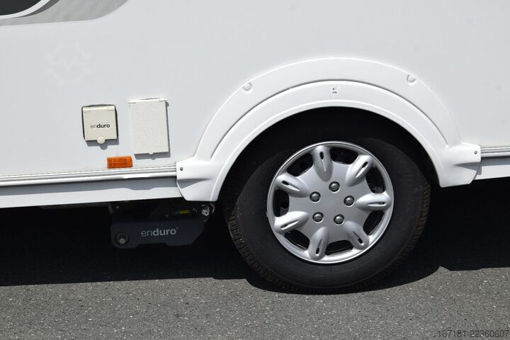 Wohnwagen SPRITE Super 390 mit Mover und Vorzelt