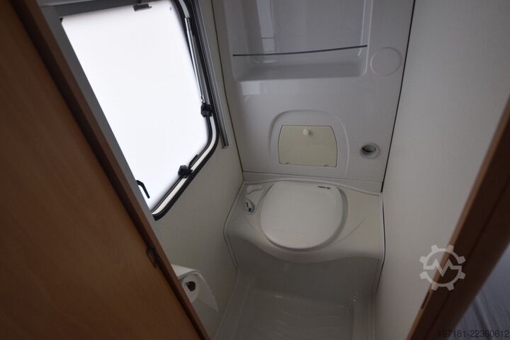 Wohnwagen CHATEAU Calista 450 mit Vorzelt und Mover